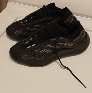 Adidas Yeezy 700 V3 Dark Glow ( Flawed) 10.0